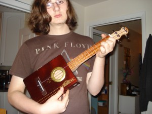 Cigar box uke